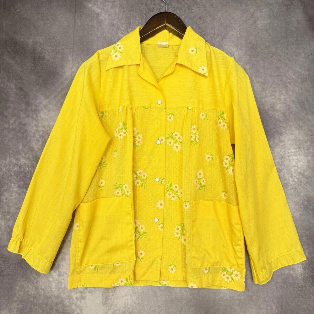 Vintage 1970s Women Blouse Size Small Snap Button‎ Flowers